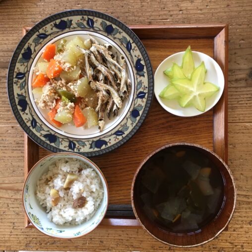 無農薬野菜を使った保育園の給食づくりを担当しました